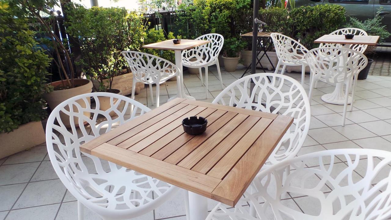 Hotel Aria Di Mare - Bed & Brunch In Centro A Riccione Eksteriør bilde
