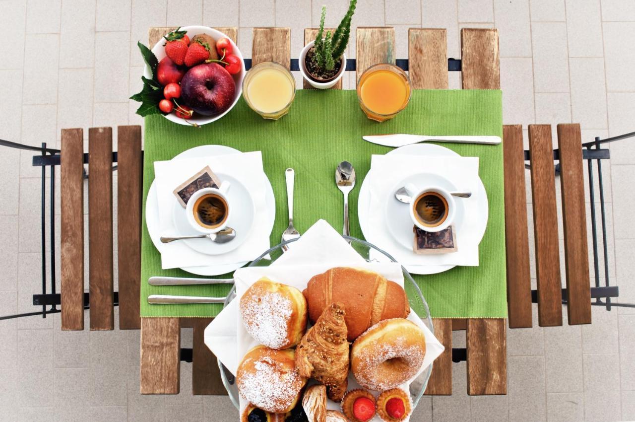 Hotel Aria Di Mare - Bed & Brunch In Centro A Riccione Eksteriør bilde