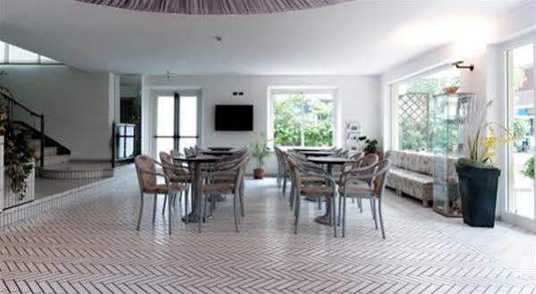 Hotel Aria Di Mare - Bed & Brunch In Centro A Riccione Eksteriør bilde