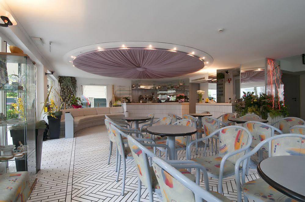 Hotel Aria Di Mare - Bed & Brunch In Centro A Riccione Eksteriør bilde