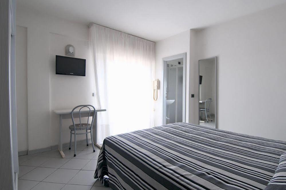 Hotel Aria Di Mare - Bed & Brunch In Centro A Riccione Eksteriør bilde