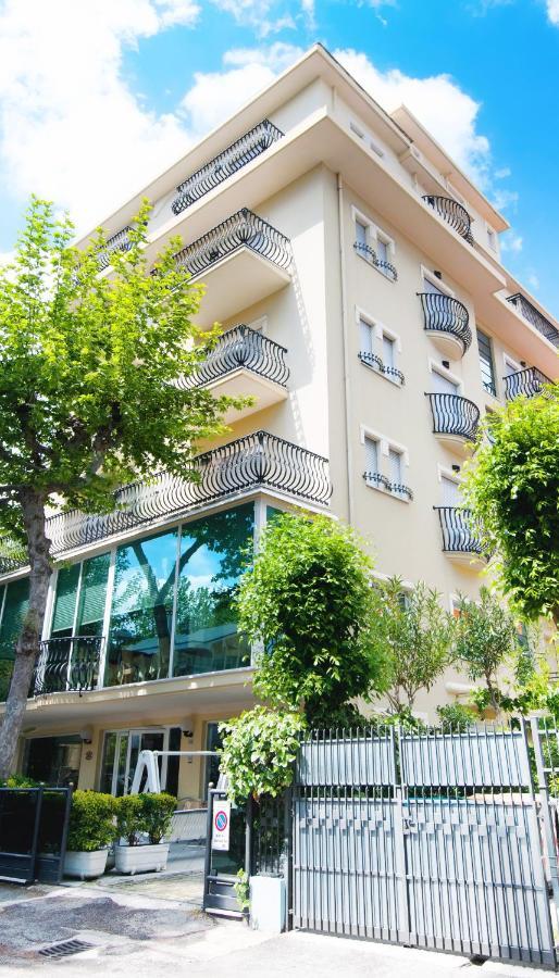 Hotel Aria Di Mare - Bed & Brunch In Centro A Riccione Eksteriør bilde