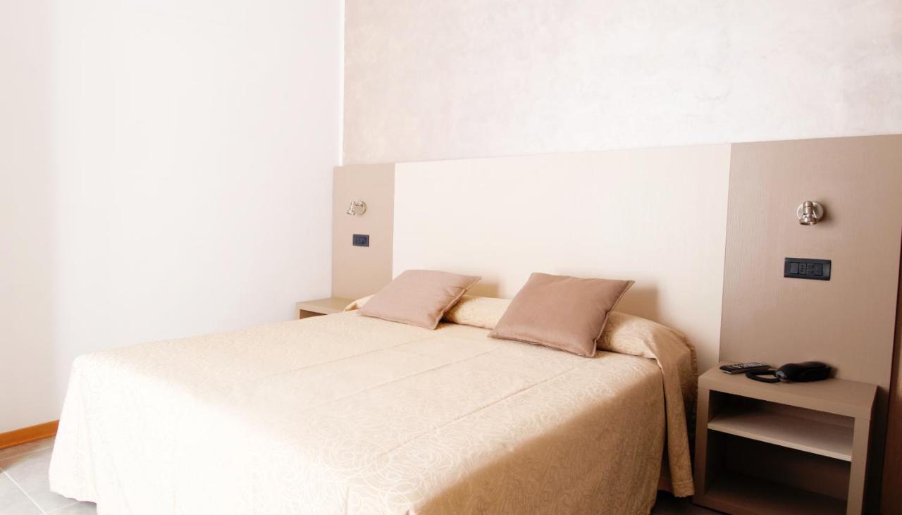 Hotel Aria Di Mare - Bed & Brunch In Centro A Riccione Eksteriør bilde