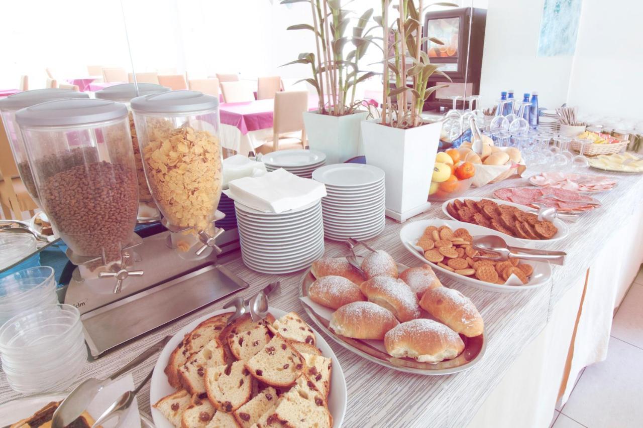 Hotel Aria Di Mare - Bed & Brunch In Centro A Riccione Eksteriør bilde