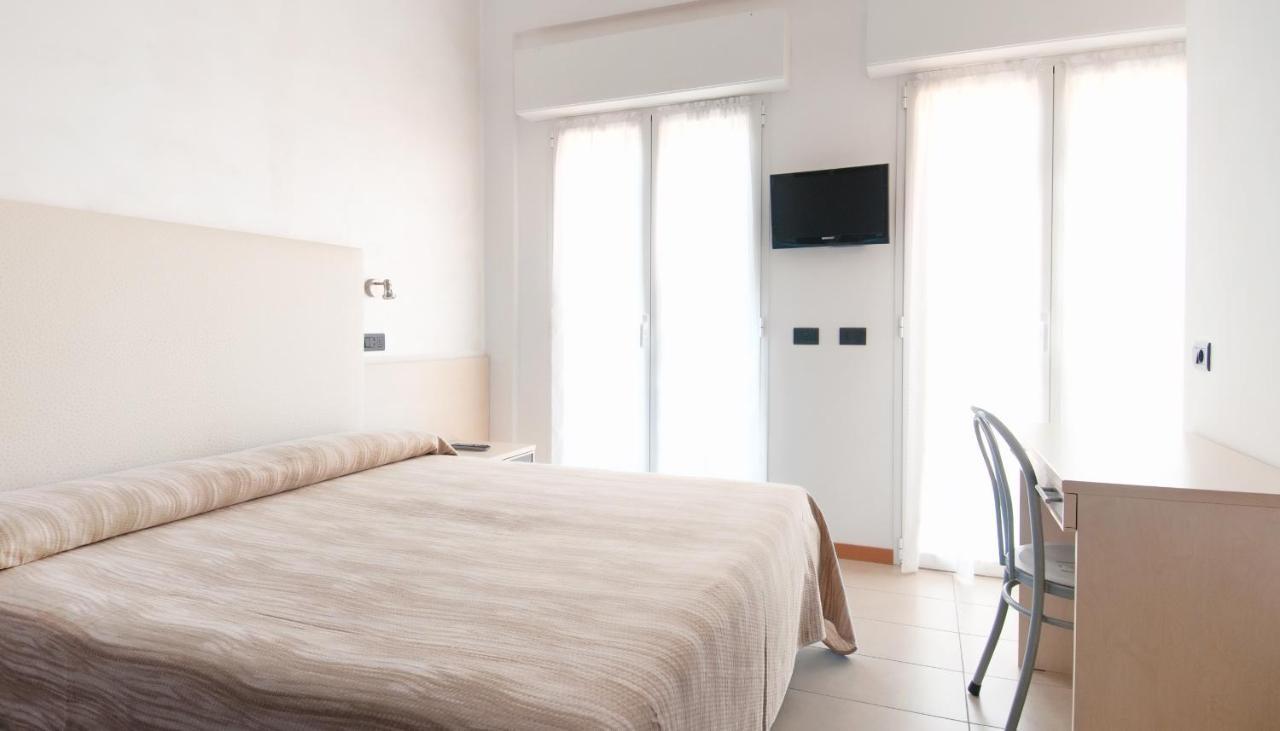 Hotel Aria Di Mare - Bed & Brunch In Centro A Riccione Eksteriør bilde